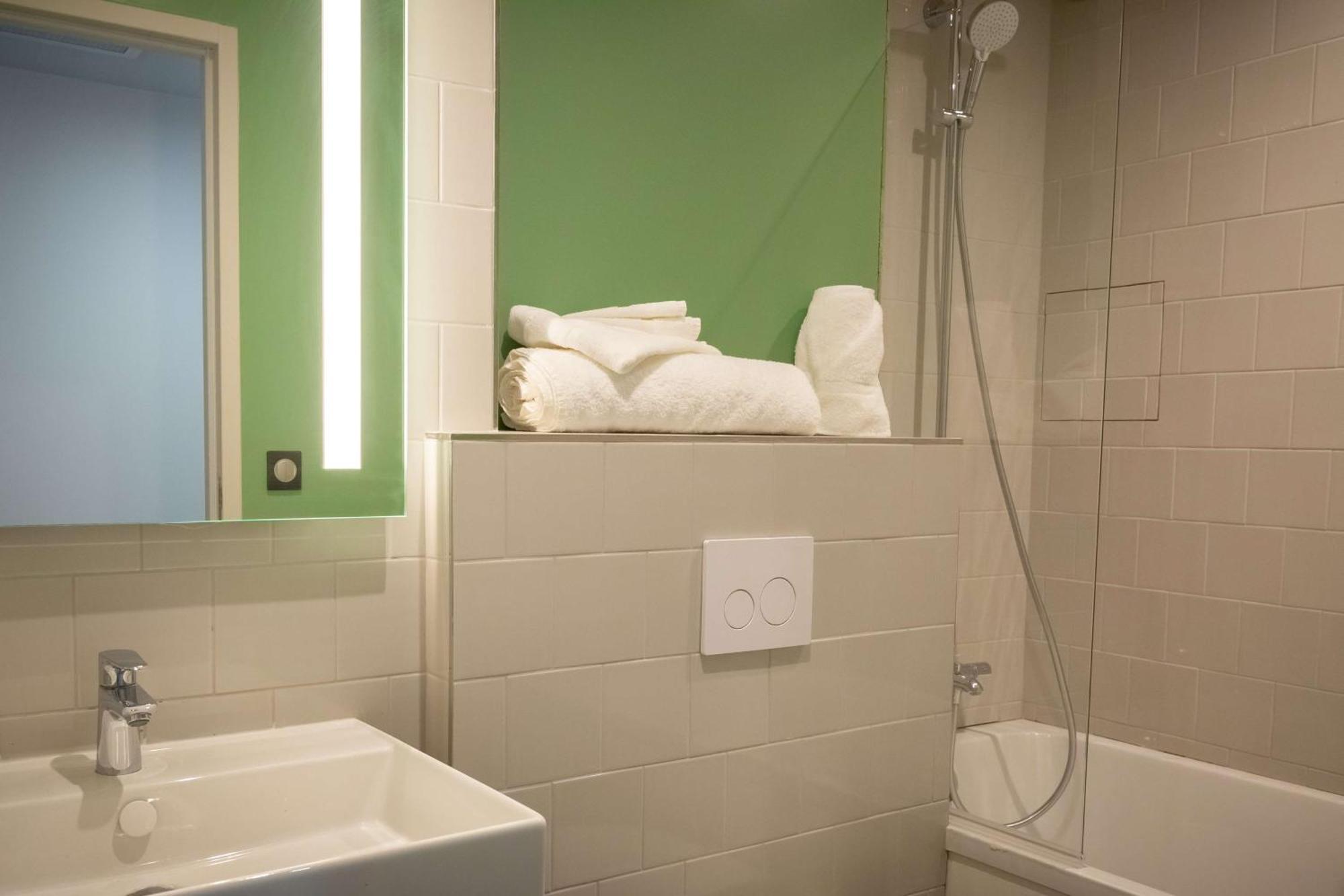 Hotel Western 11bauer Paris Saint-ouen 3*